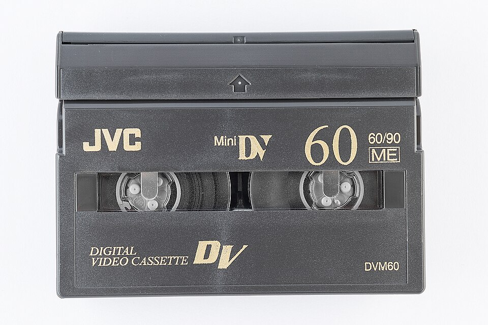 Касета MiniDV фірми JVC з написом DV